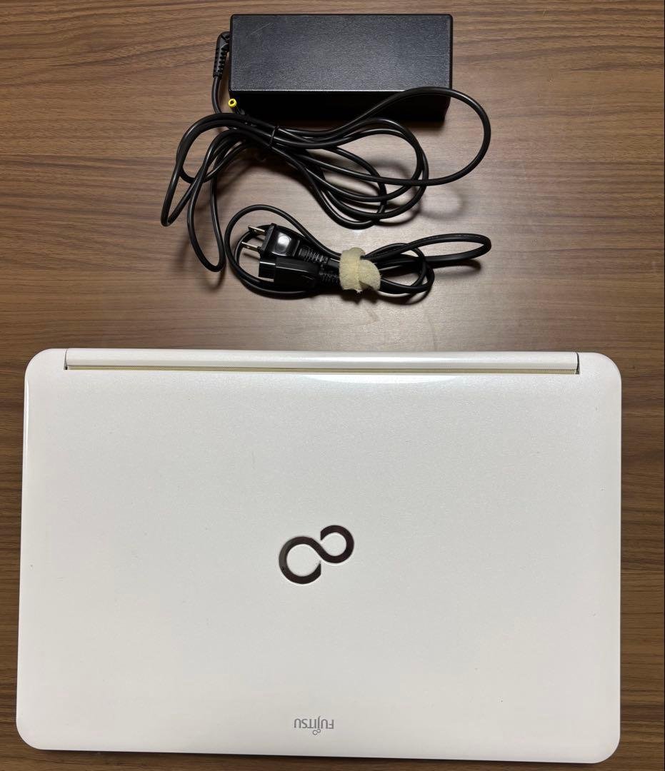 富士通ノート PC　LIFEBOOK AH77/G FMVA77GW
