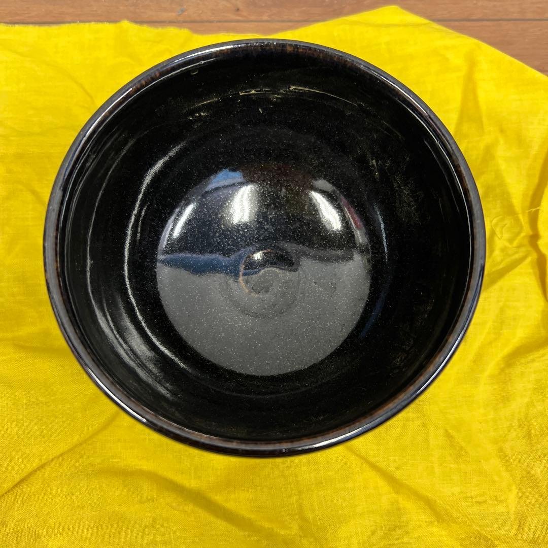 黒色の茶碗