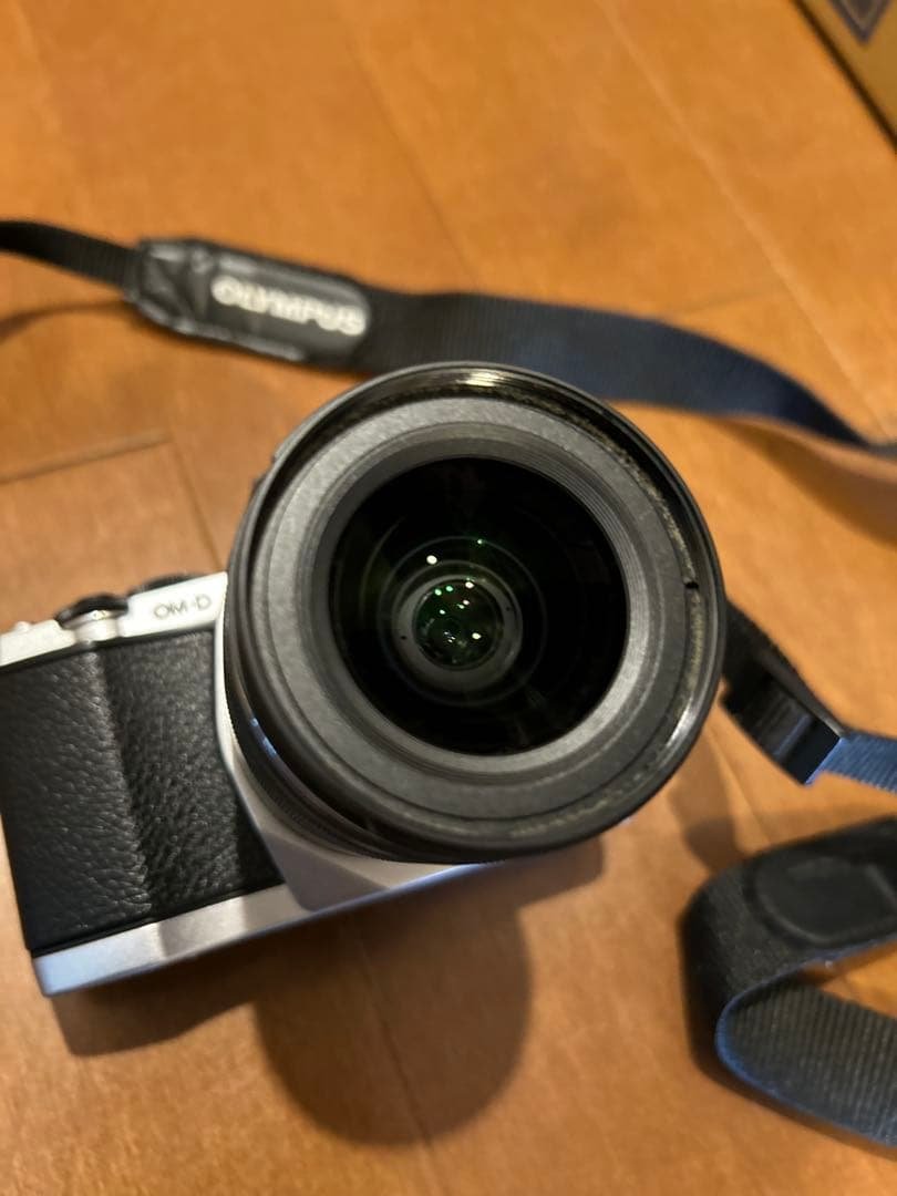 Olympus OM-D E-M5 ミラーレス一眼 12-40mm