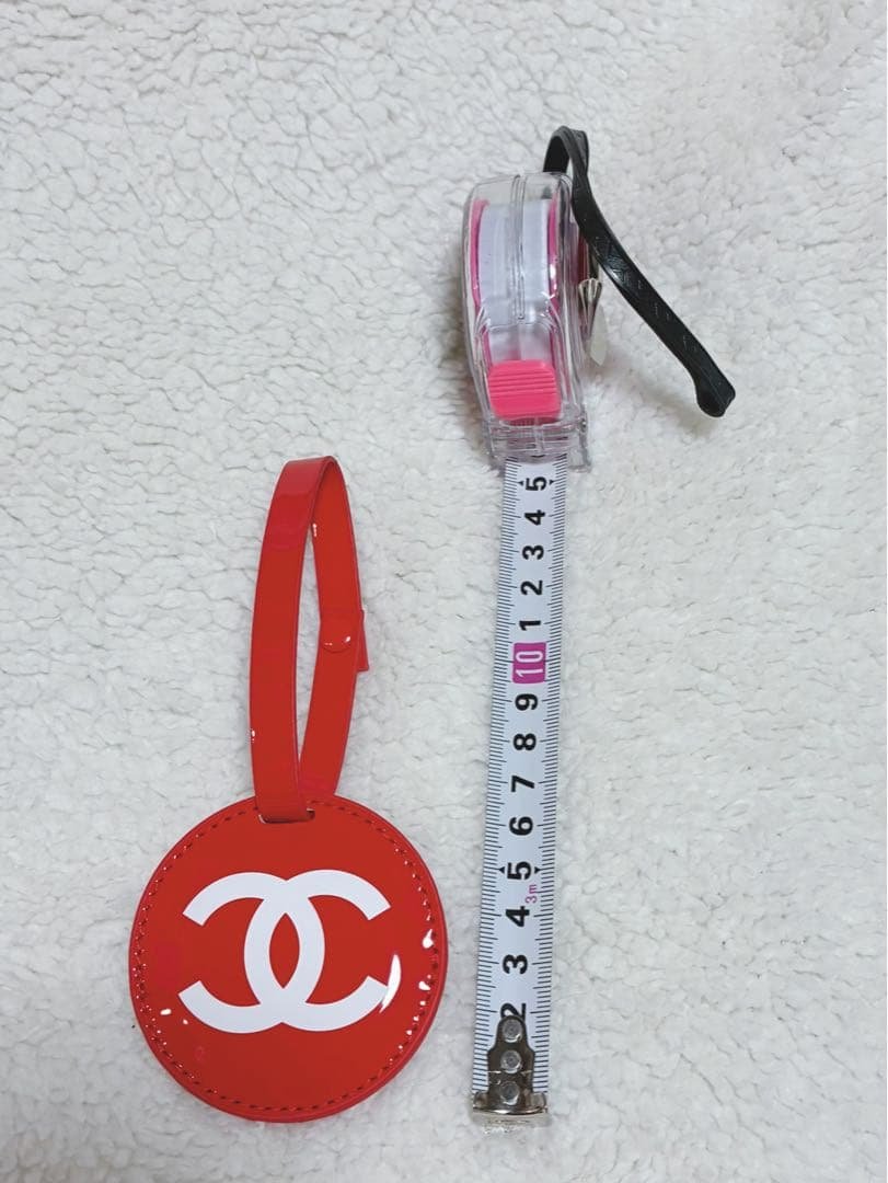 CHANEL ノベルティ　ネームタグ　エナメル　赤