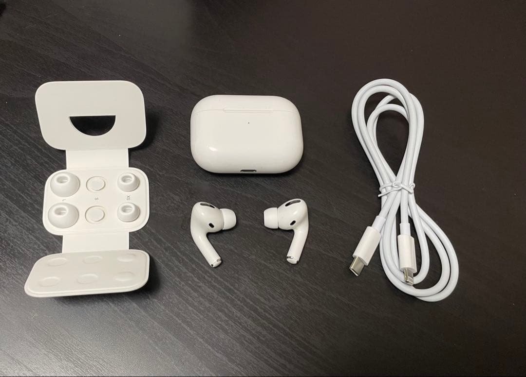 AirPods pro 純正(イヤホン替え・充電ケース・ケーブル付き)