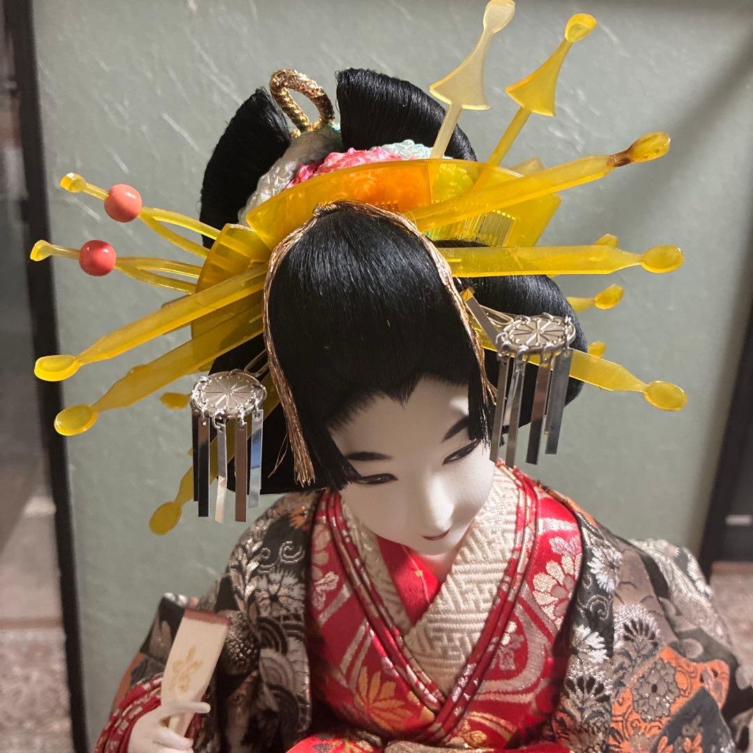 花魁 尾山人形 赤・黒・金の衣装ガラスケース付き 日本人形