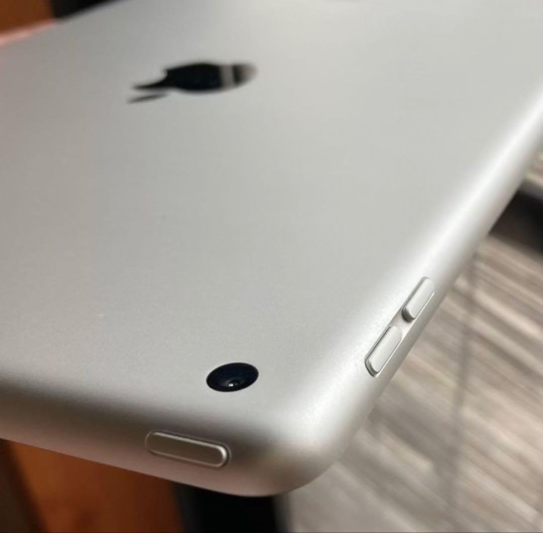 iPad (第9世代) Wi-Fiモデル 64GB シルバー 10.2インチ