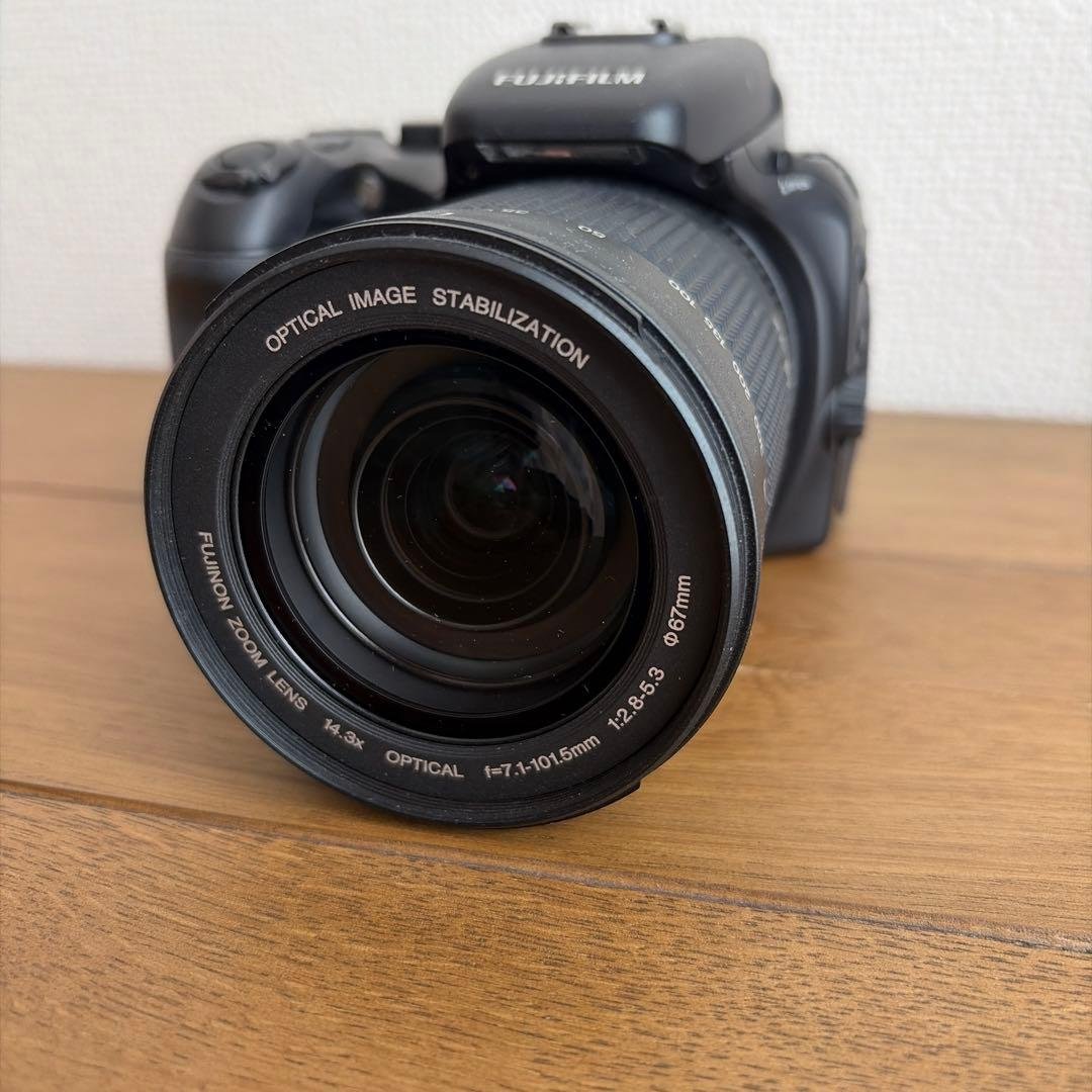 【中古】FUJIFILMS200EXR 1200万画素 ズーム光学14.3倍